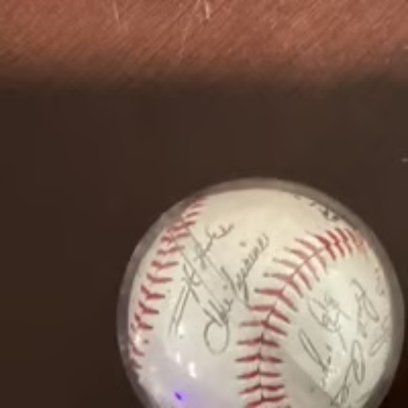 Boston Red Sox Signed Baseball - Multiple Signatures - Not sure of year - Picture 5 of 6